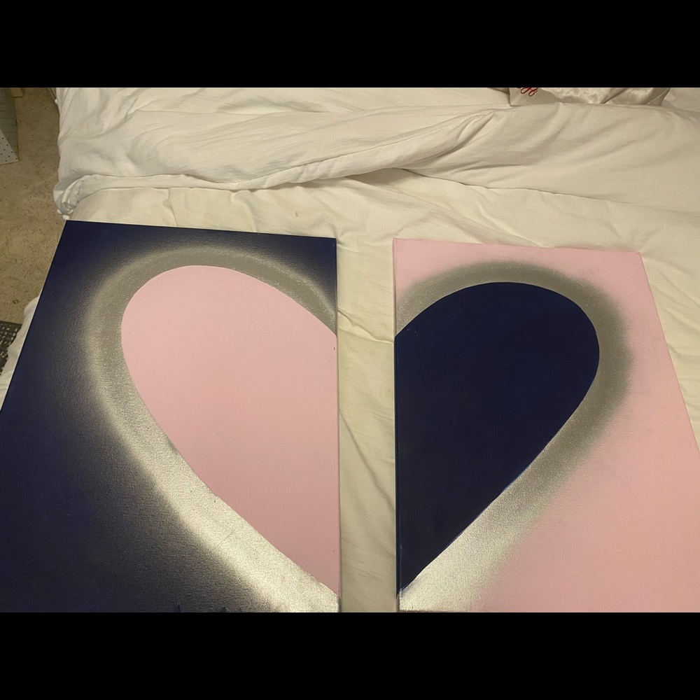 Two piece spray paint set of blue and pink hearts